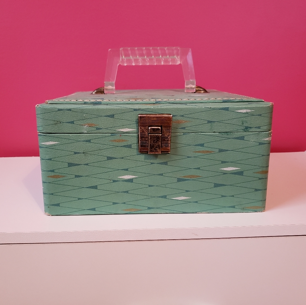 Vintage suitcase / makeup case